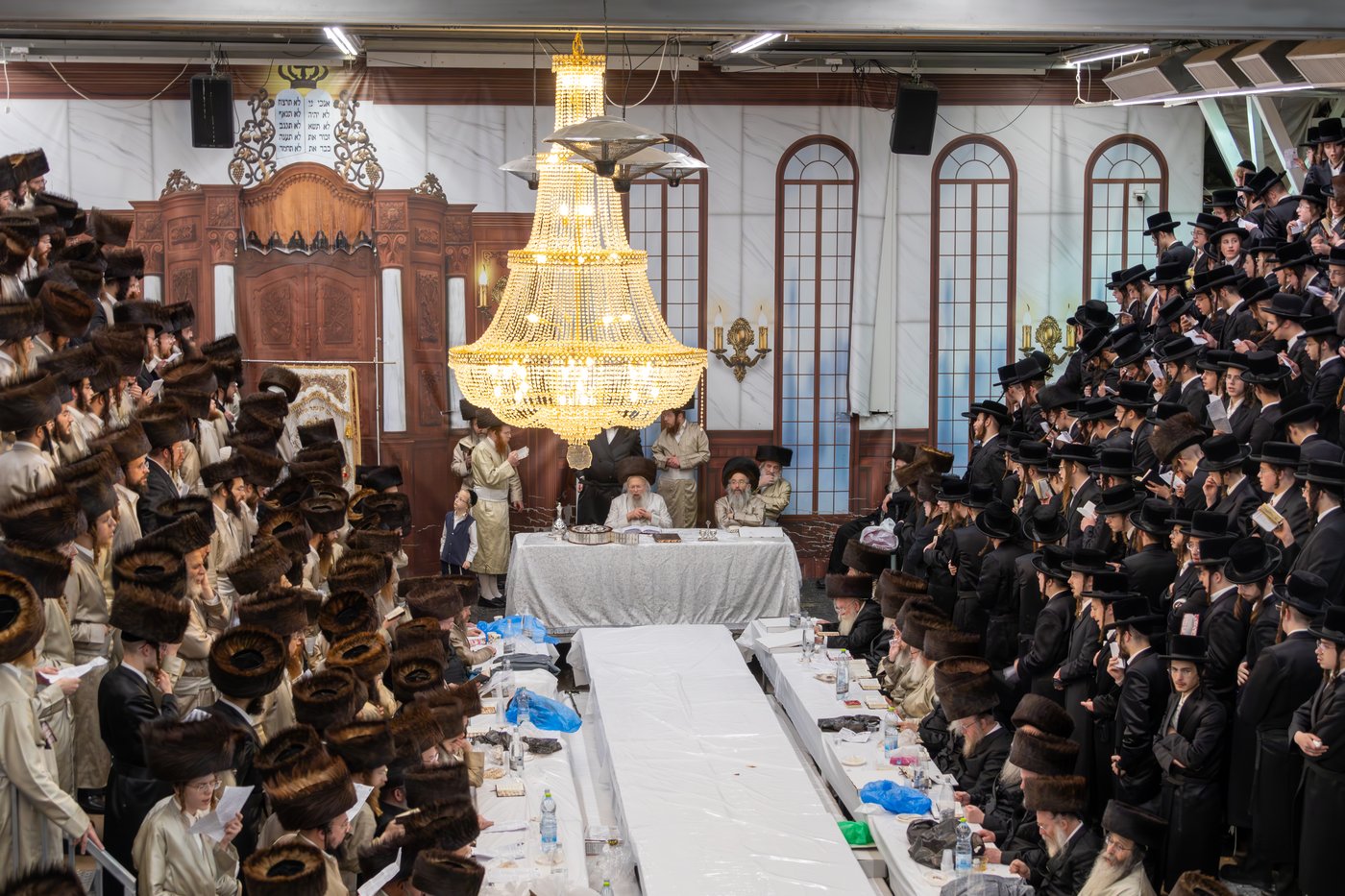 טיש נעילת החג בפינסק קרלין