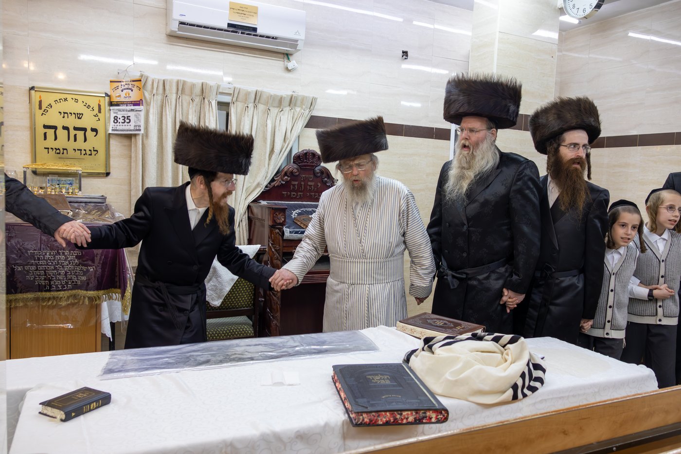 האדמו"ר מפינסק קרלין בביקור בבית מדרשו בבני ברק