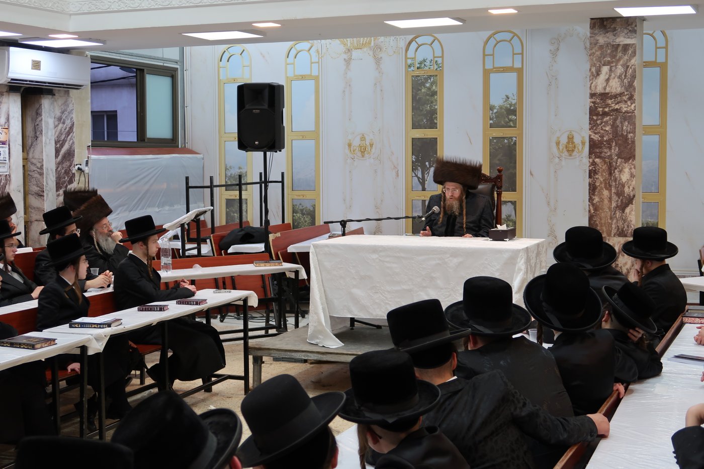 חג הפסח בחצה"ק שומרי אמונים