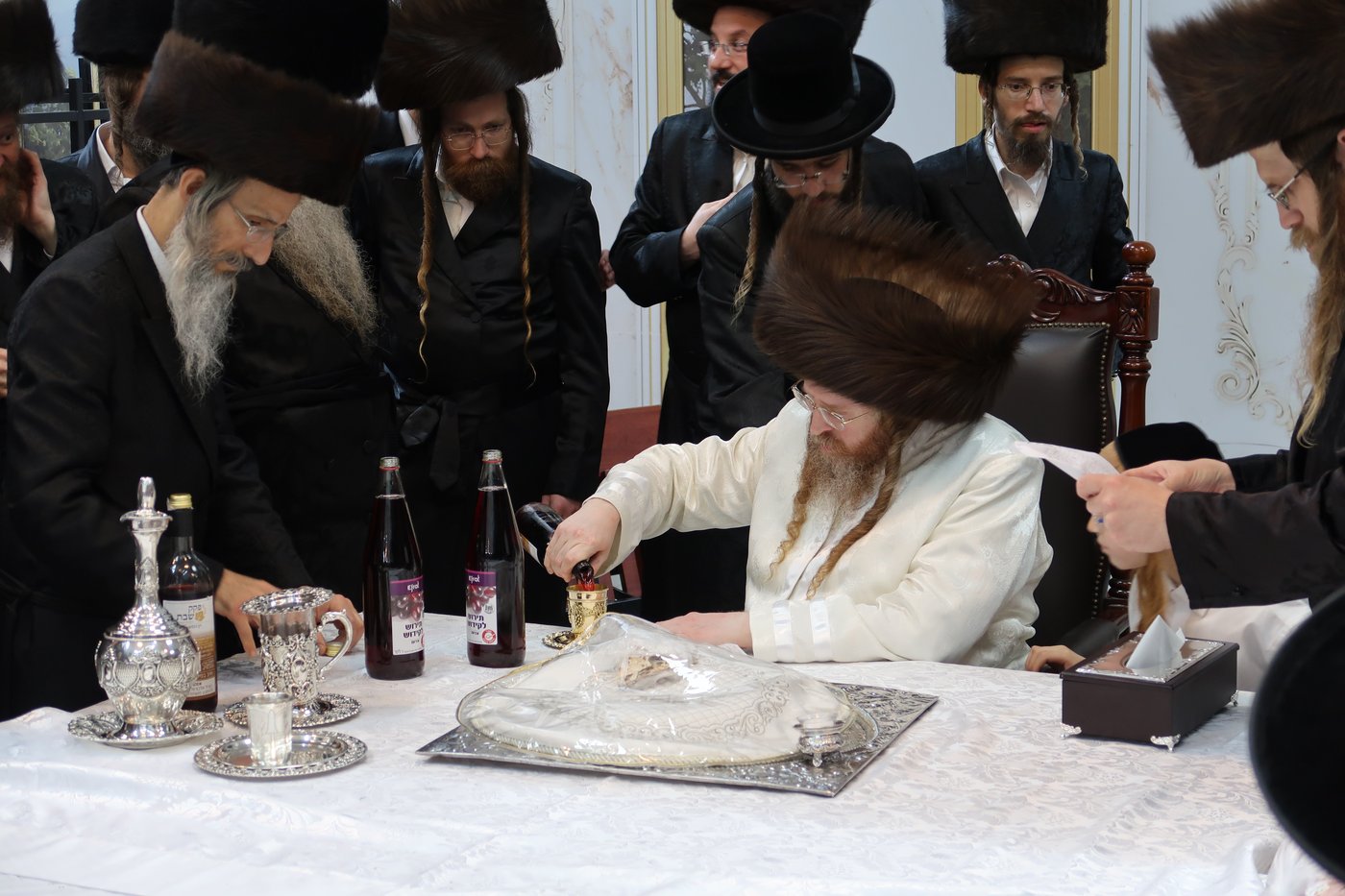חג הפסח בחצה"ק שומרי אמונים