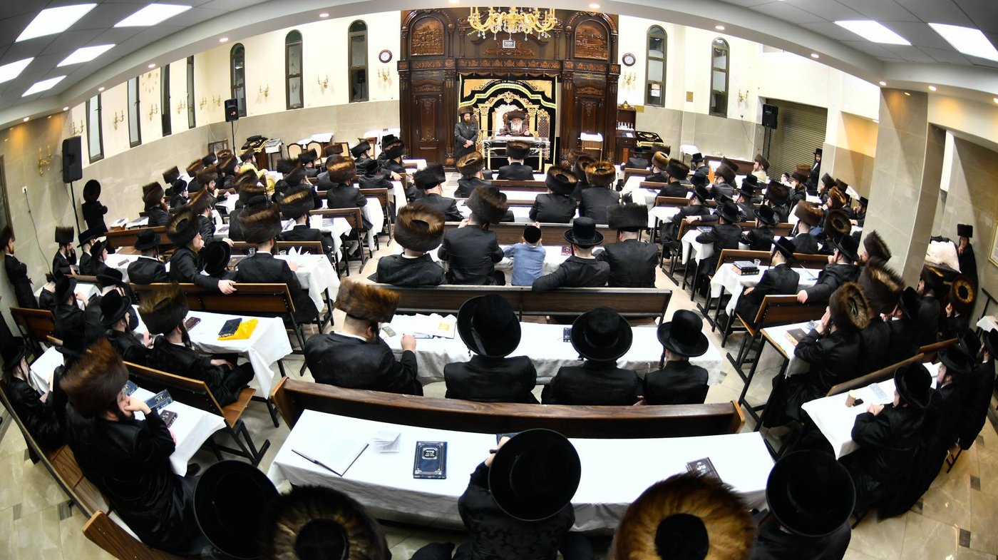 האדמו"ר מקרעטשניף י-ם בחוה"מ פסח