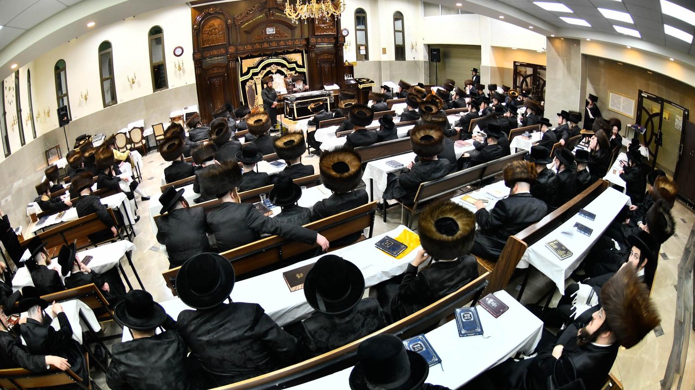 האדמו"ר מקרעטשניף י-ם בחוה"מ פסח