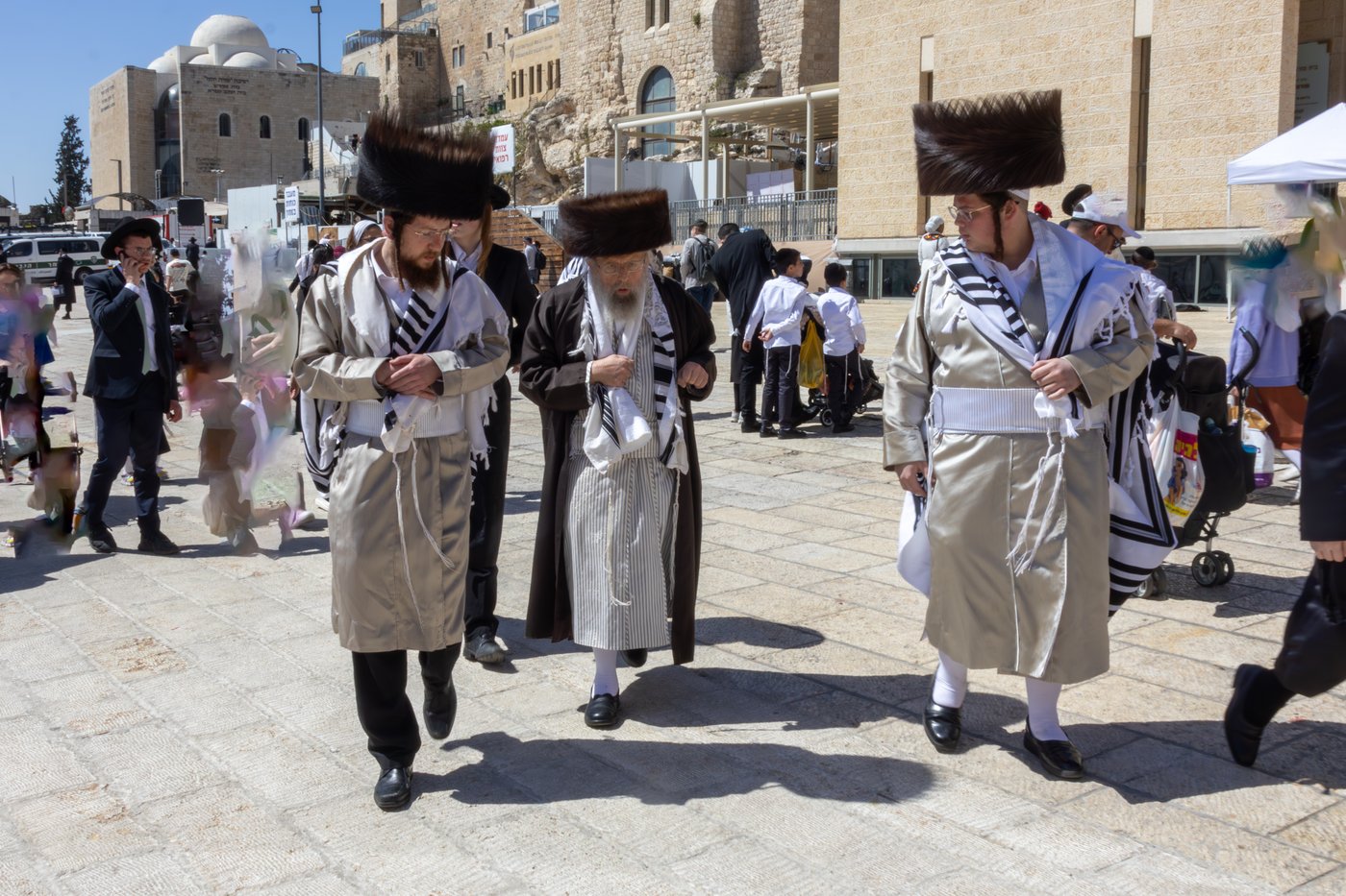 האדמו"ר מפינסק קרלין בתפילת מוסף בכותל המערבי