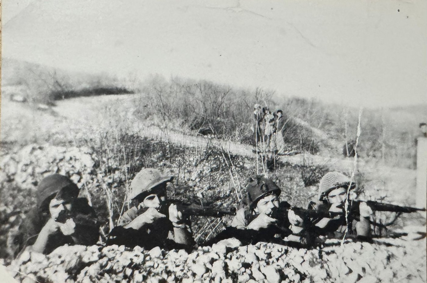יוסף לביא מתועד ראשון מימין, לאחר שעלה ארצה בתום המלחמה והתגייס לפלמ"ח. במלחמת העצמאות הוא לחם בקרבות הקשים על פריצת הדרך לירושלים הנצורה. את הטלית שקיבל בברגן בלזן שמר יוסף עד יומו האחרון - כסמל לאמונה. לתקווה. לניצחון