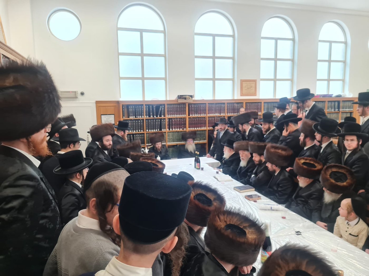 האדמו"ר מסאדיגורה בטיש באנטווערפן