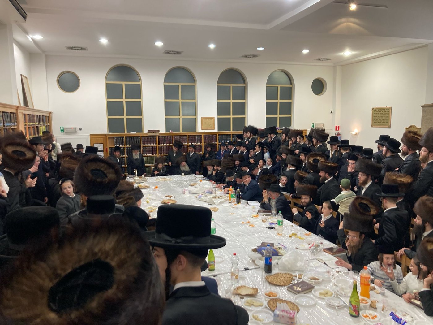 האדמו"ר מסאדיגורה בטיש באנטווערפן
