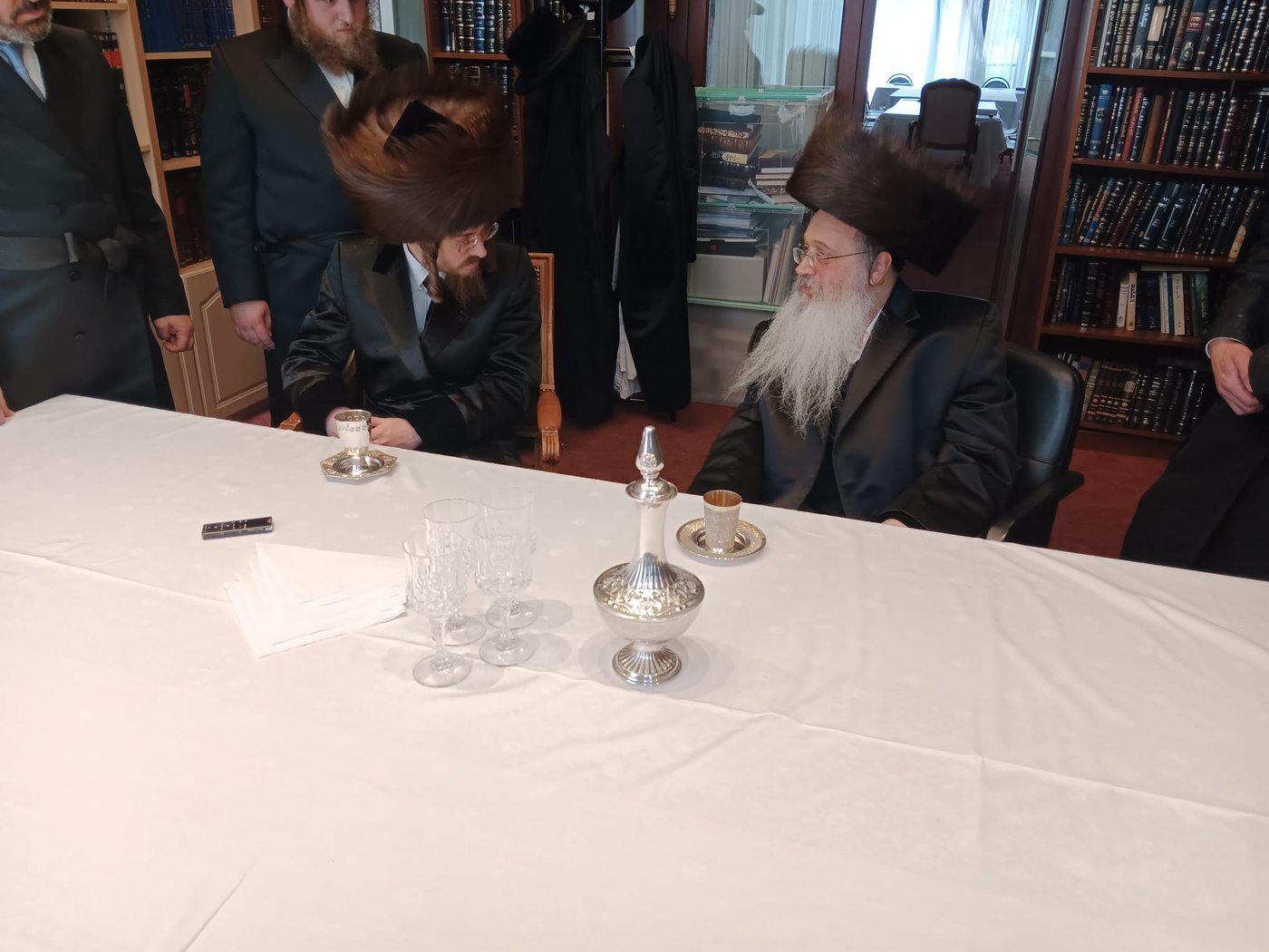 הגאון רבי פנחס לייבוש פאדאווא, אב"ד שומרי הדת אנטווערפן בביקור חג אצל האדמו"ר מסאדיגורה