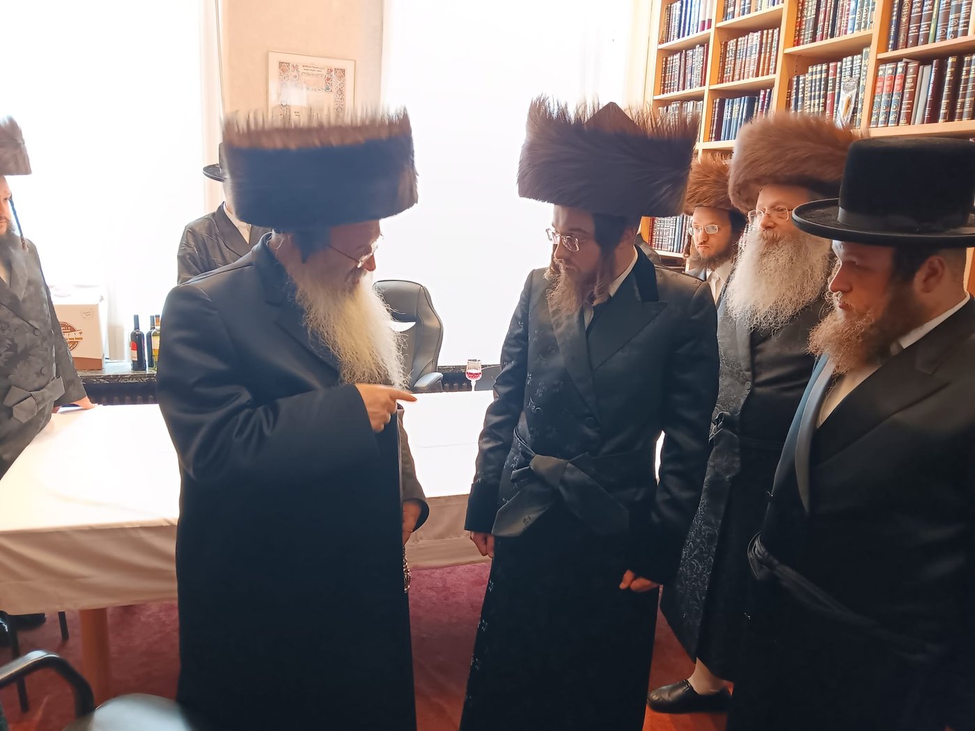 הגאון רבי פנחס לייבוש פאדאווא, אב"ד שומרי הדת אנטווערפן בביקור חג אצל האדמו"ר מסאדיגורה