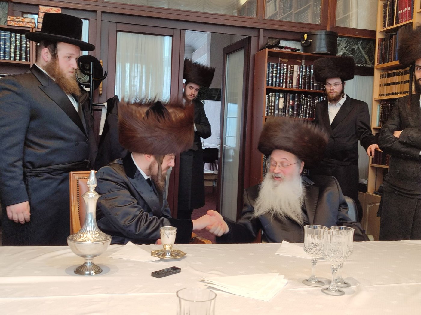 הגאון רבי פנחס לייבוש פאדאווא, אב"ד שומרי הדת אנטווערפן בביקור חג אצל האדמו"ר מסאדיגורה