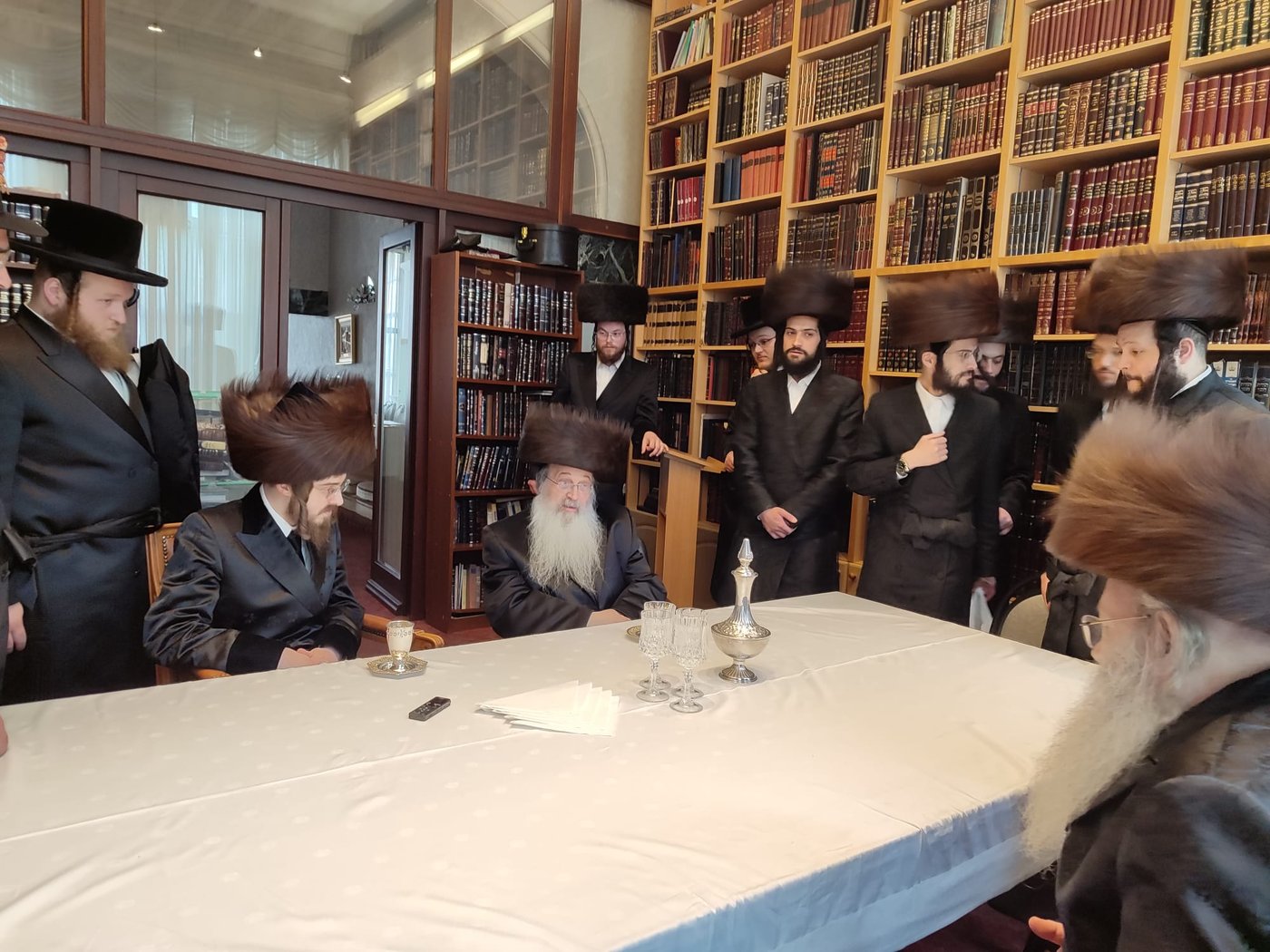 הגאון רבי פנחס לייבוש פאדאווא, אב"ד שומרי הדת אנטווערפן בביקור חג אצל האדמו"ר מסאדיגורה