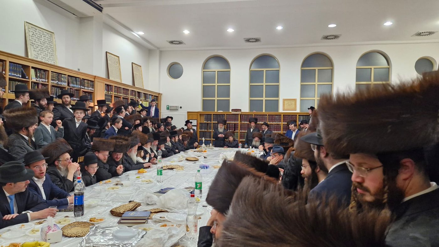 הגאון רבי פנחס לייבוש פאדאווא, אב"ד שומרי הדת אנטווערפן בביקור חג אצל האדמו"ר מסאדיגורה