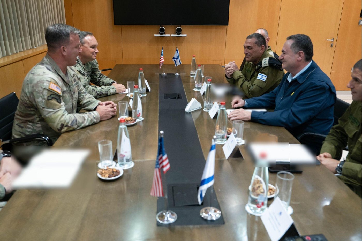 השר כ"ץ והרמטכ"ל זמיר נפגשו עם גנרל מייקל קורילה | תיעוד