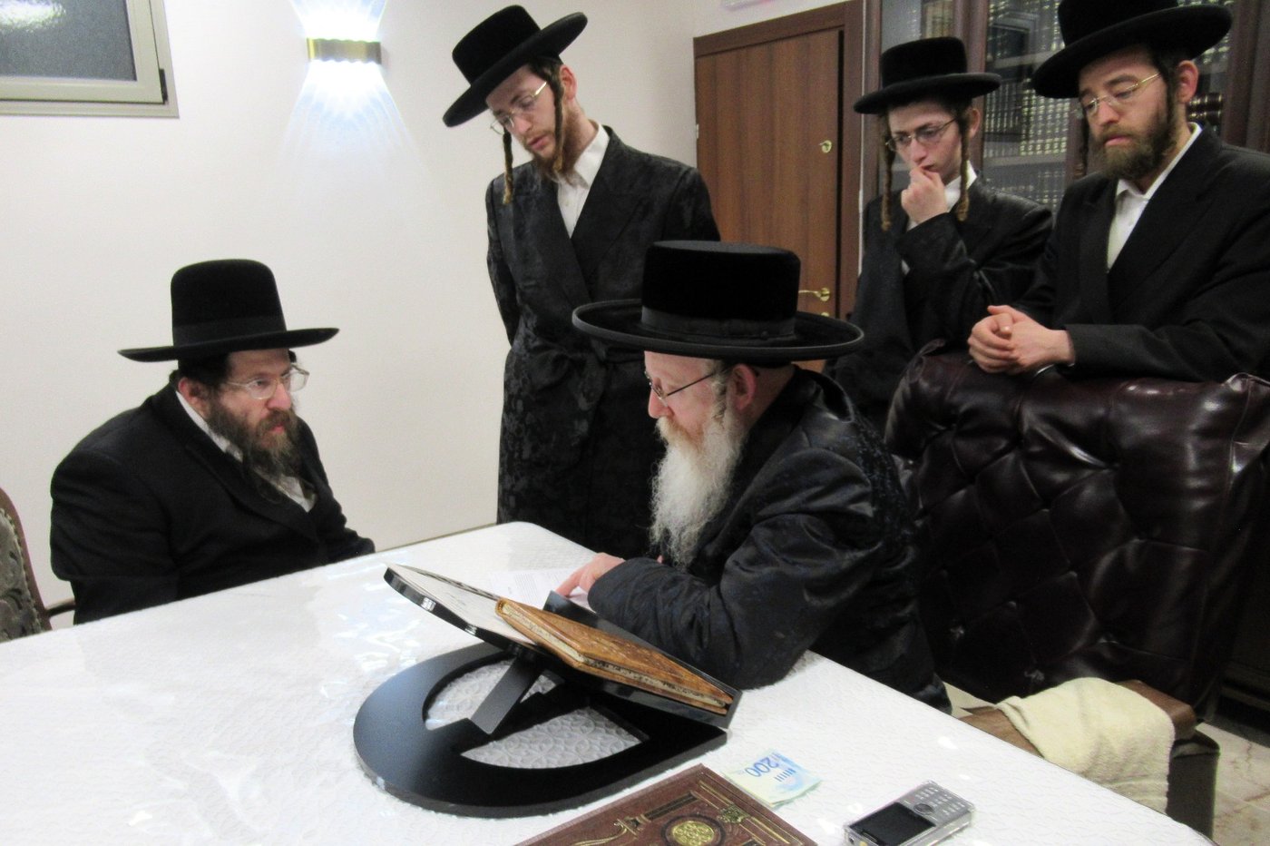 חג הפסח בחצה"ק קרעטשניף קריית גת 