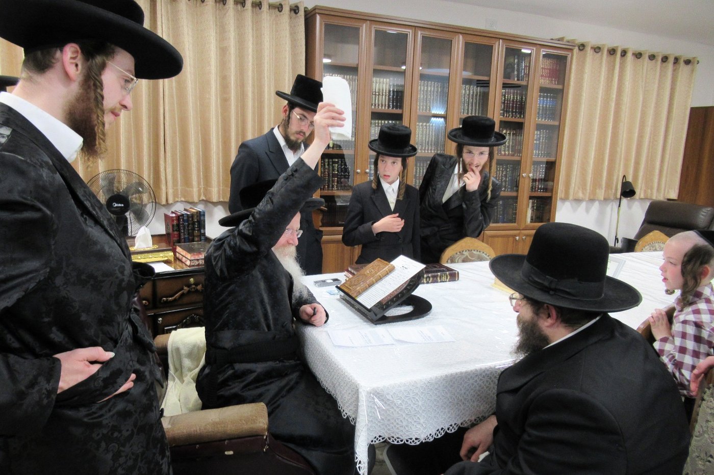חג הפסח בחצה"ק קרעטשניף קריית גת 