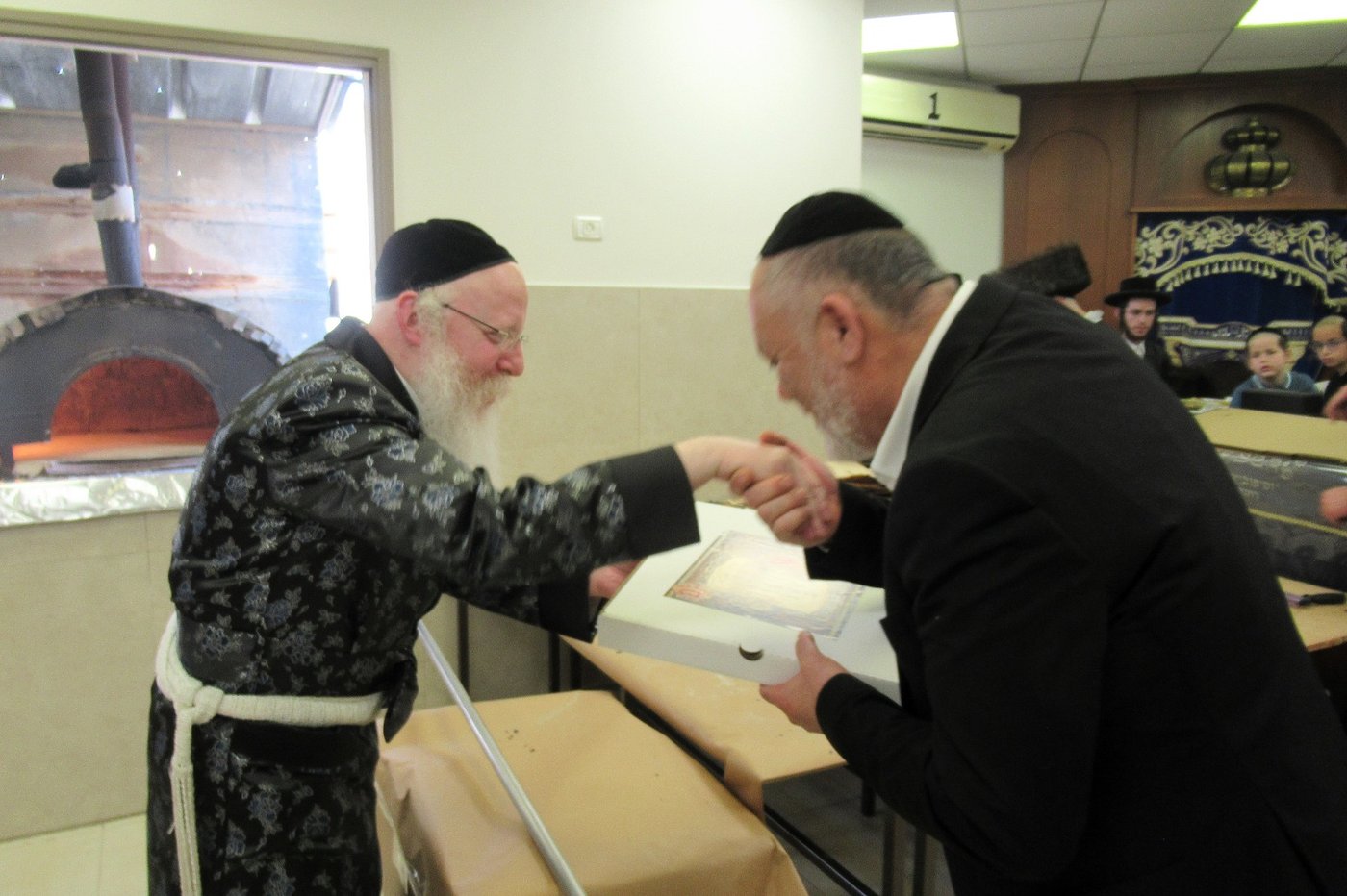 חג הפסח בחצה"ק קרעטשניף קריית גת 