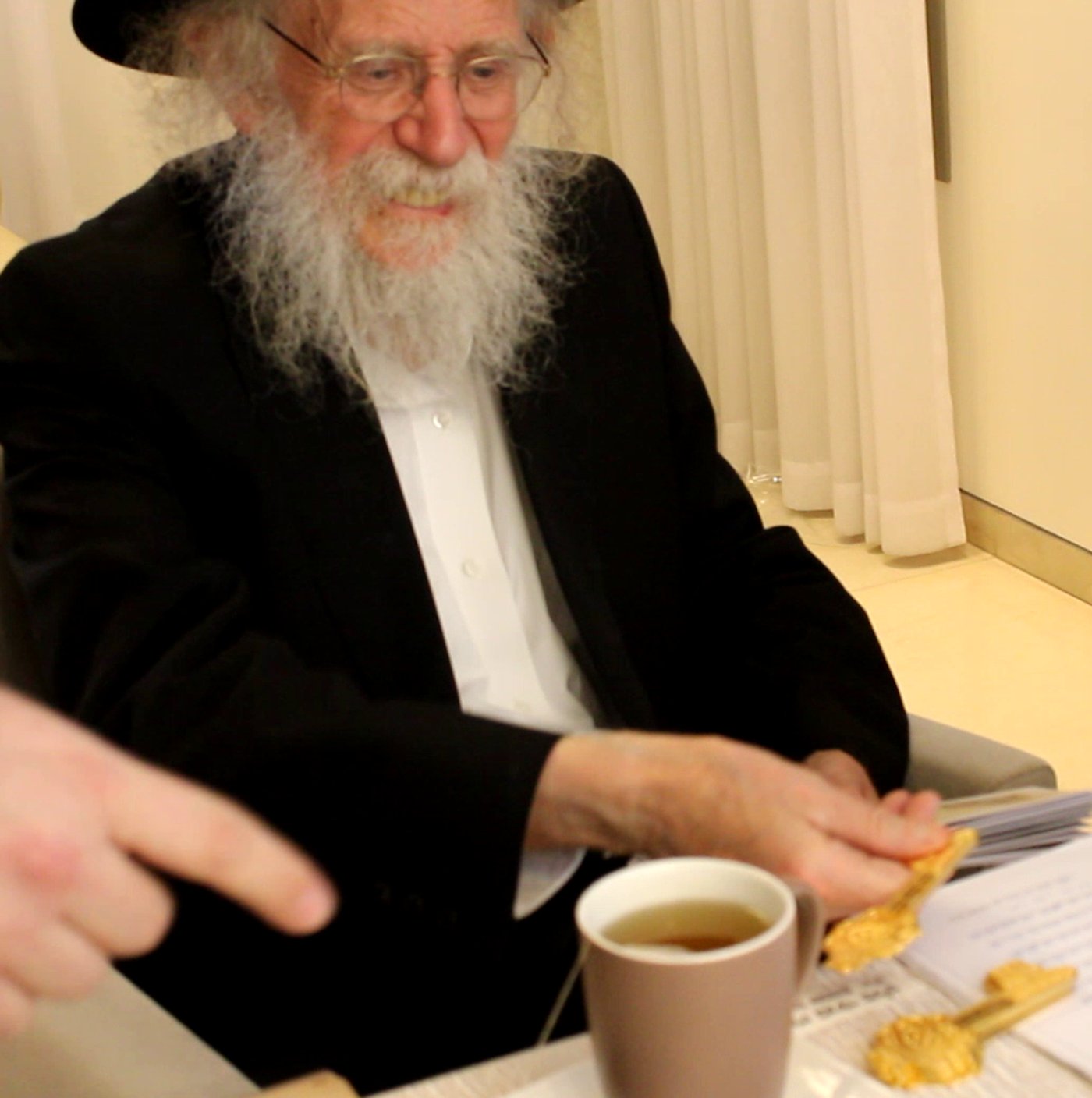 רבי ישעיה מקרעסטיר זיע"א שגדולי דורו העידו שמפתח הפרנסה נמצא אצלו