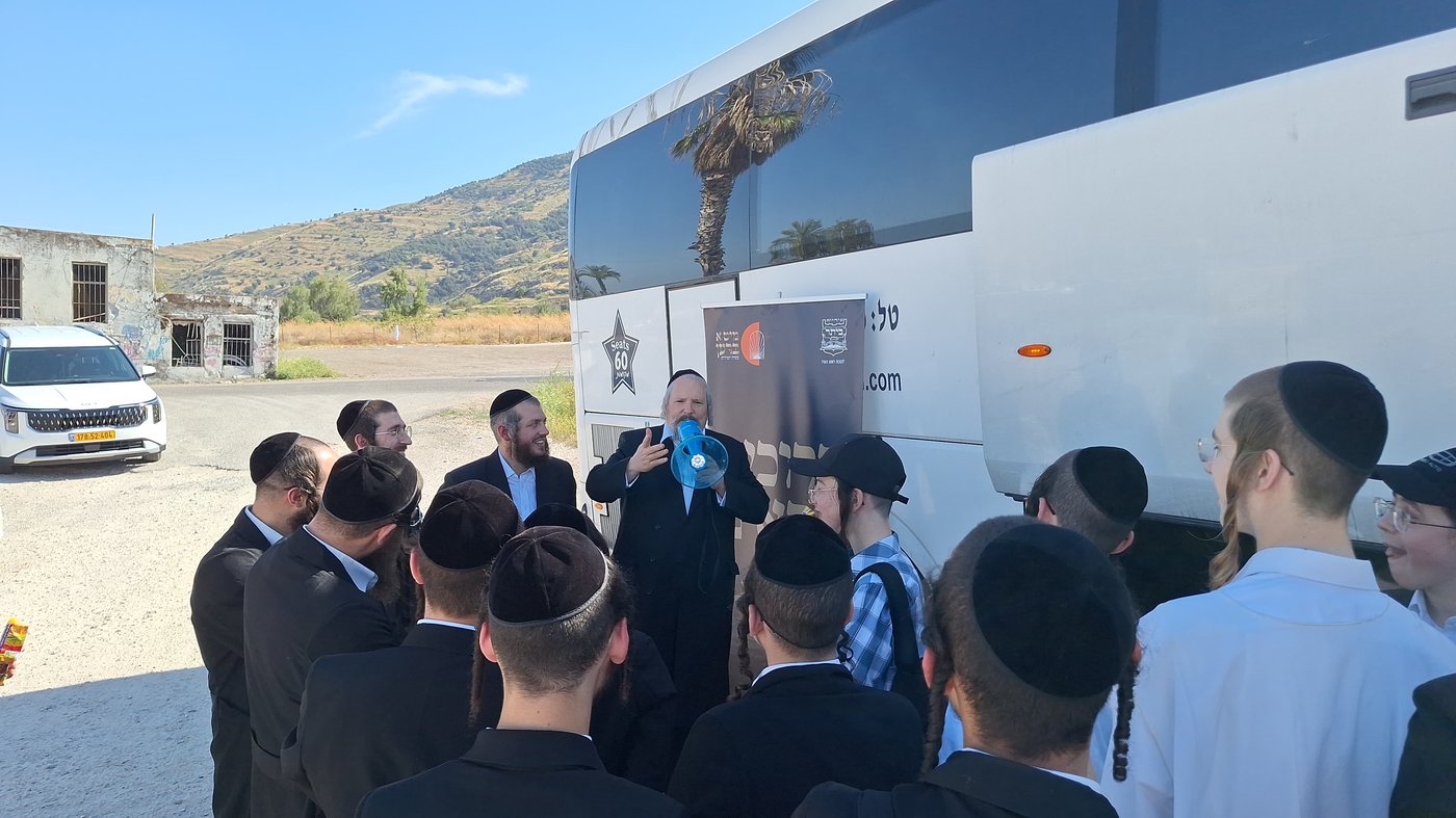 הטיול של הבחורים החסידיים בביתר עילית