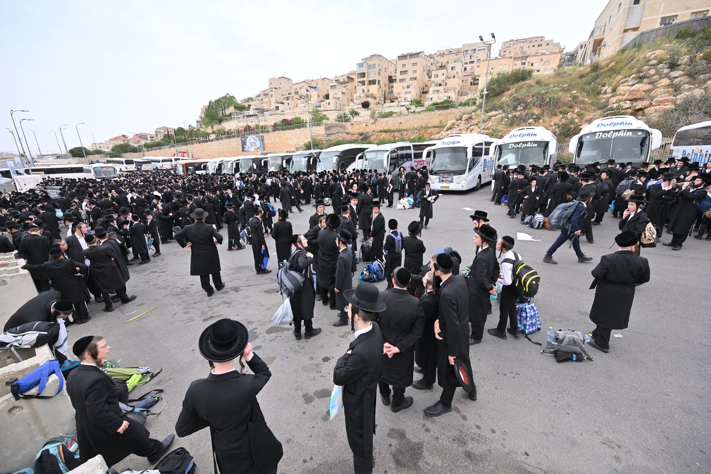 הטיול של הבחורים החסידיים בביתר עילית