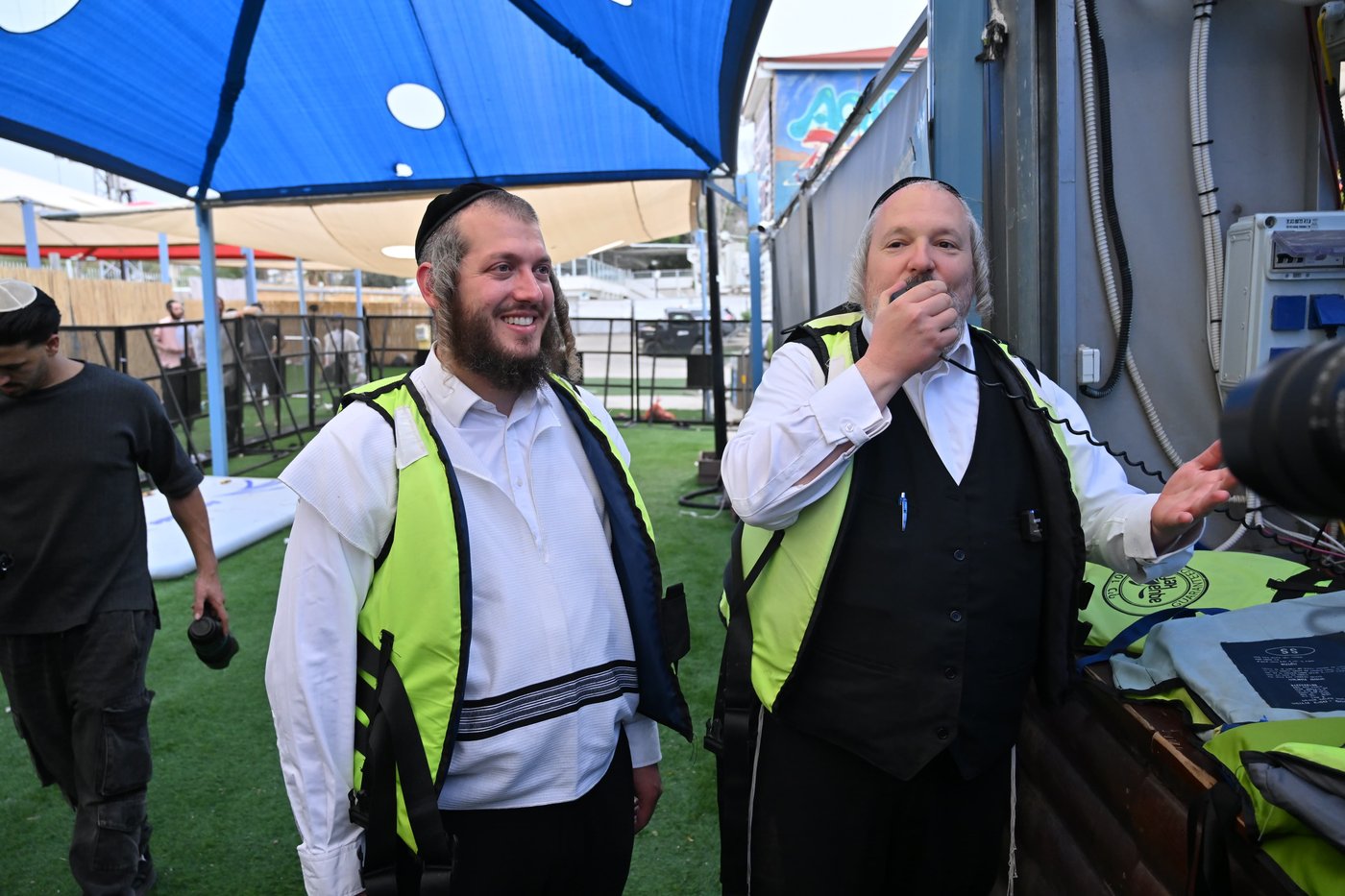 הטיול של הבחורים החסידיים בביתר עילית