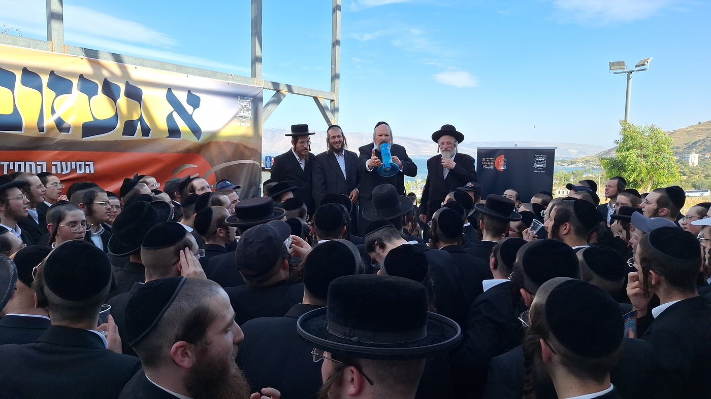 הטיול של הבחורים החסידיים בביתר עילית