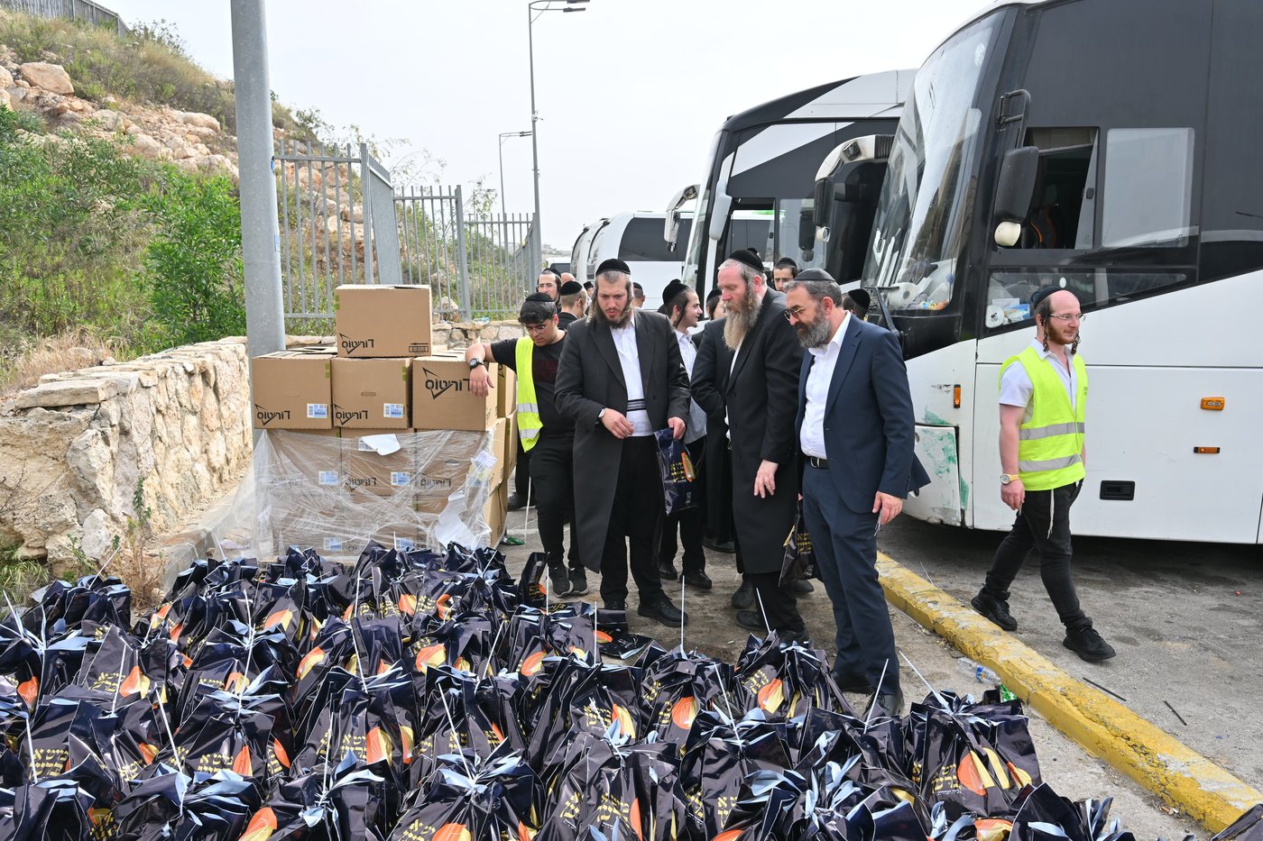 הטיול של הבחורים החסידיים בביתר עילית