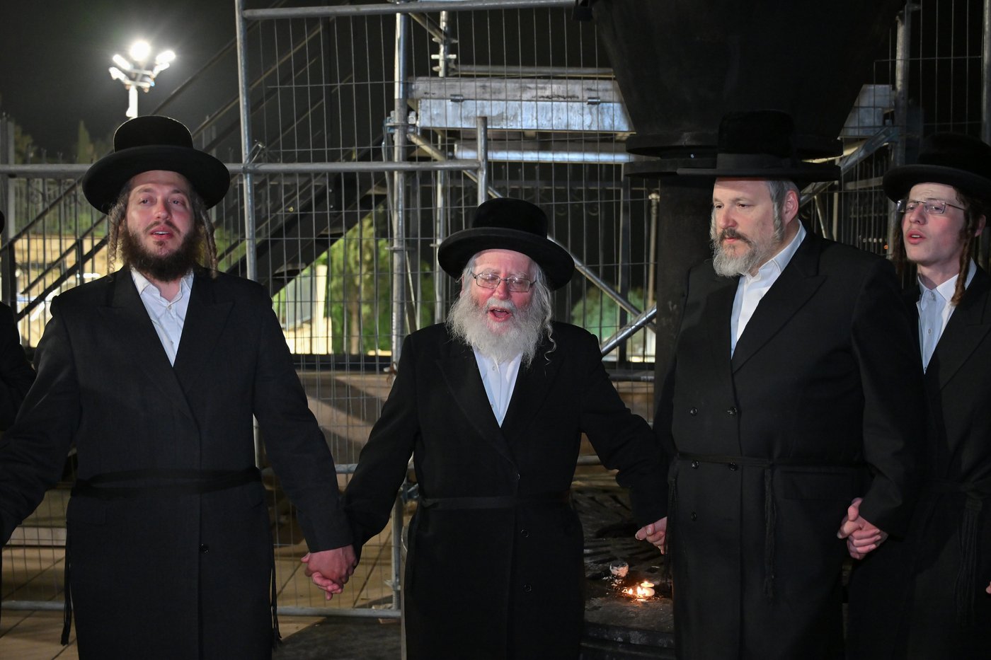 הטיול של הבחורים החסידיים בביתר עילית