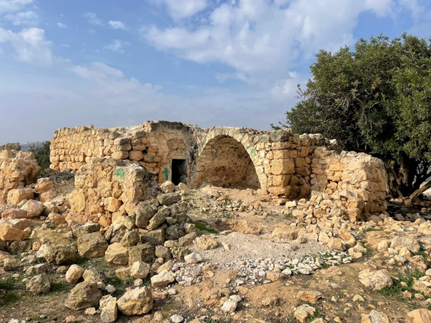 קבר יהושע - נבי יאנון בכפר יאנון