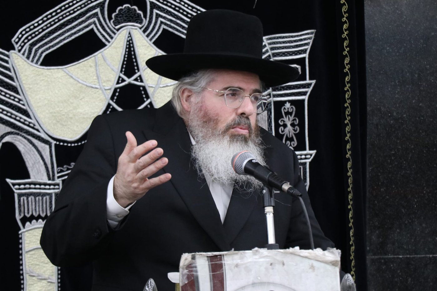 כינוס חיזוק בהיכל ביהמ"ד 'נחלת משה' בב"ב - הגאון רבי אשר דרוק נואם