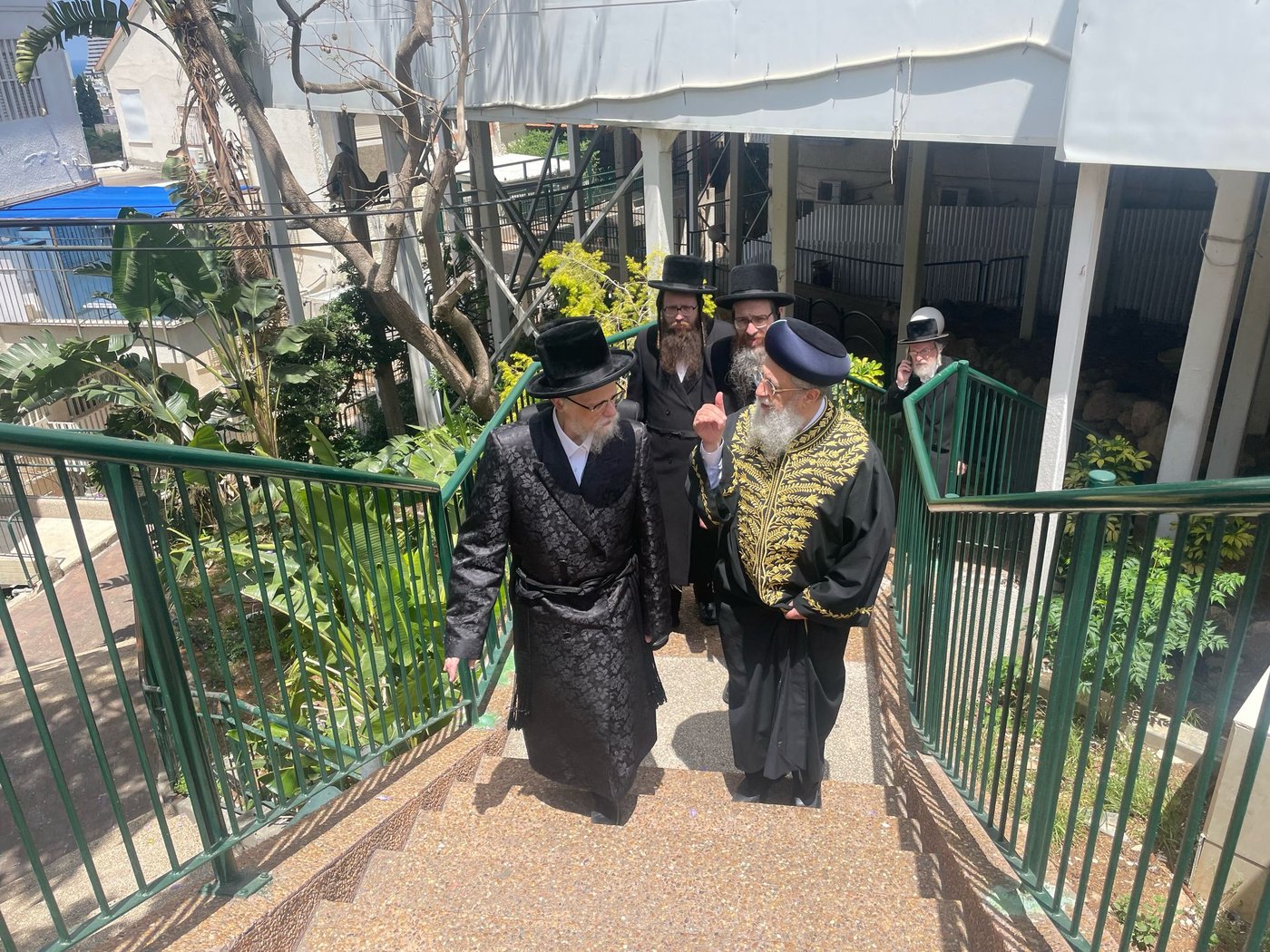 הראשל"צ הגאון רבי דוד יוסף בביקור אצל האדמו"ר מסערט ויז'ניץ