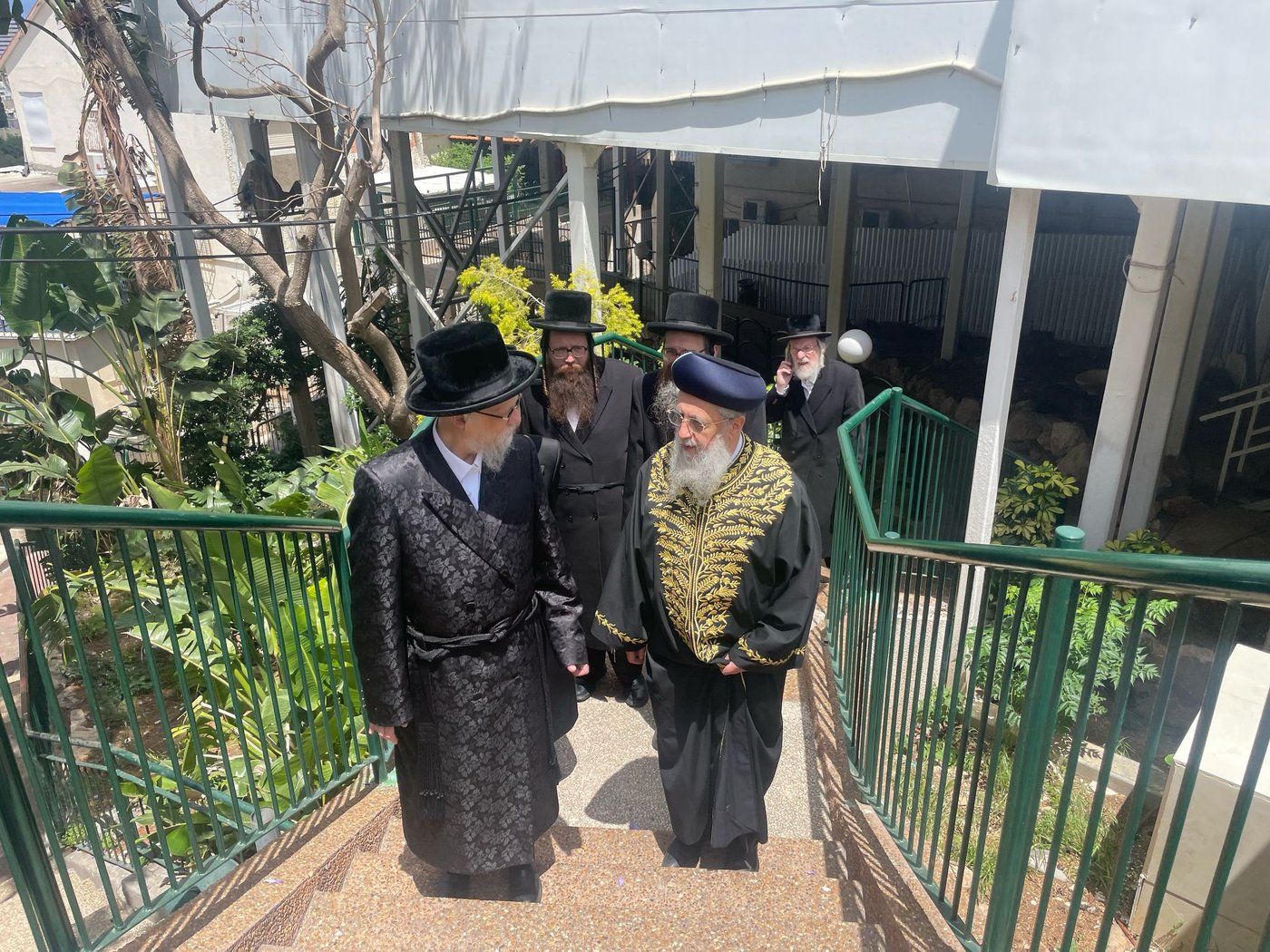 הראשל"צ הגאון רבי דוד יוסף בביקור אצל האדמו"ר מסערט ויז'ניץ