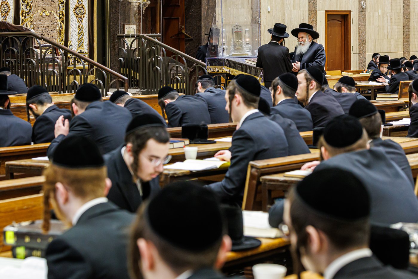 האדמו"ר מבאבוב בסיור בישיבת בין הזמנים