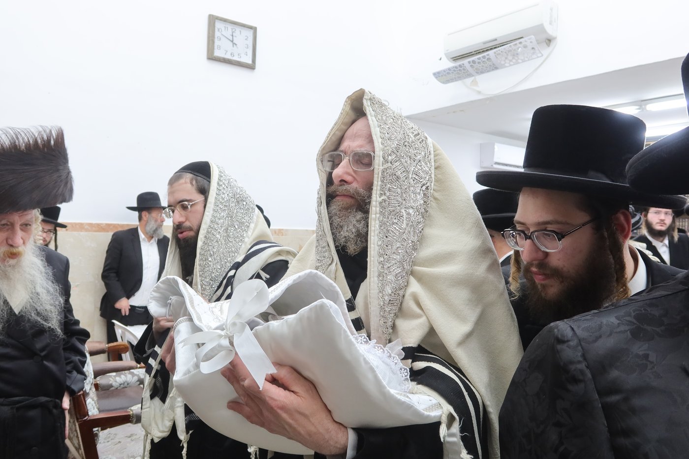 שמחת הברית בחצה"ק טשארנאביל - משכנות הרועים