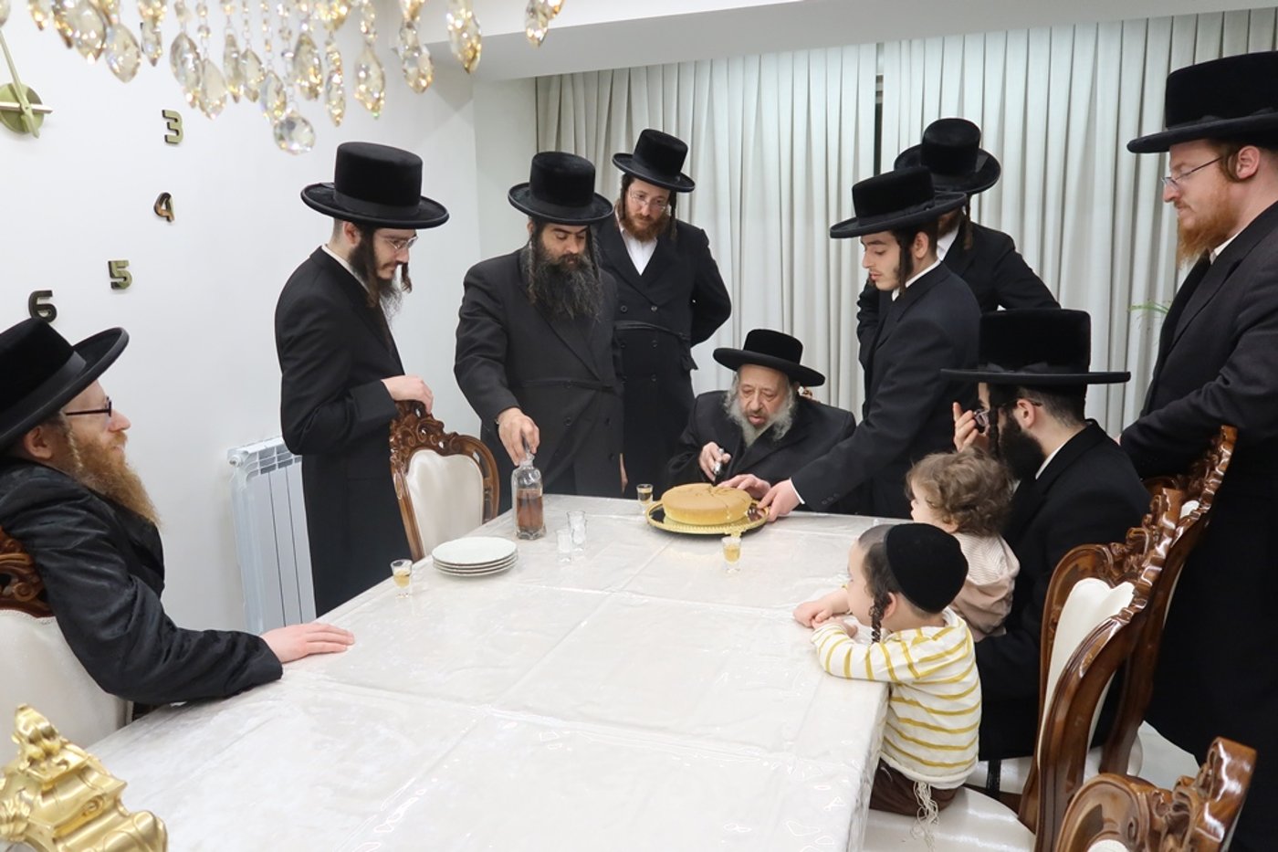האדמו"ר מדעעש בביקור אצל הרה"צ חיים מאיר רוקח