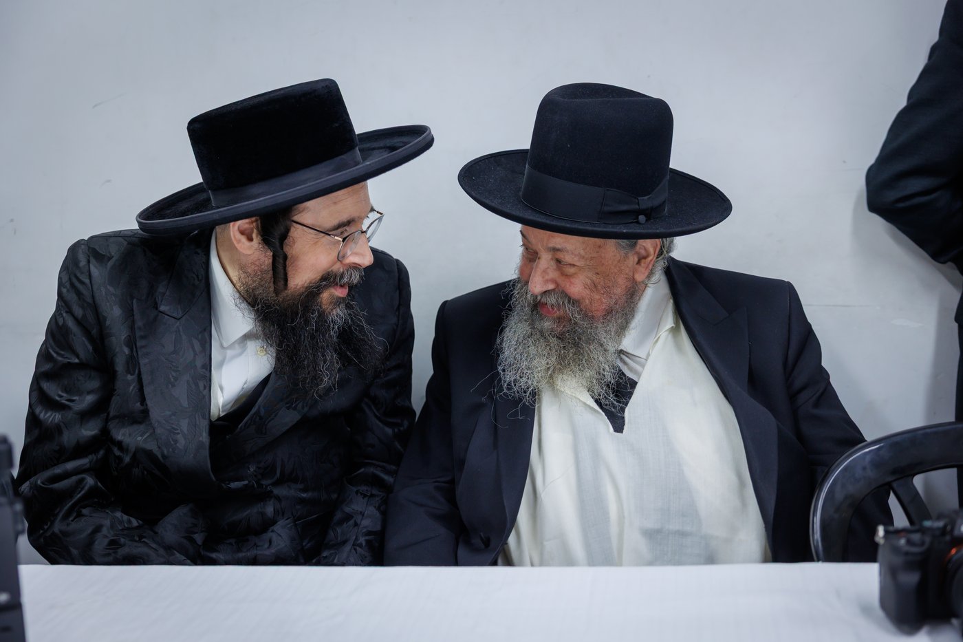 "שאו נא תפילה בעדי" | צפו בדברי המנהיג הליטאי בכנס החירום במעונו
