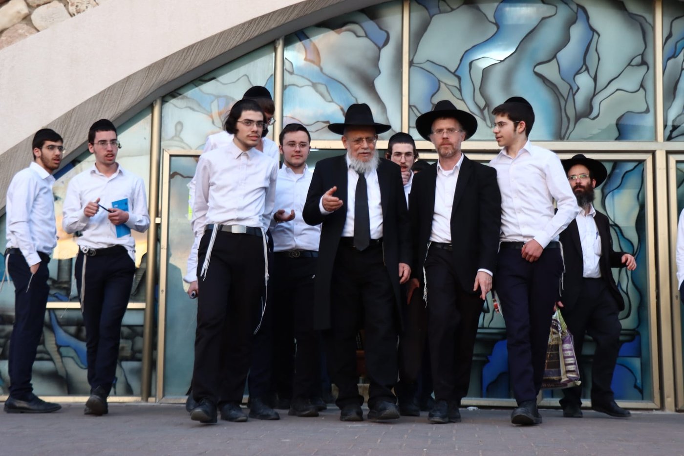 הגאון רבי דוד לוי בשיעור כללי בישיבת פוניבז'