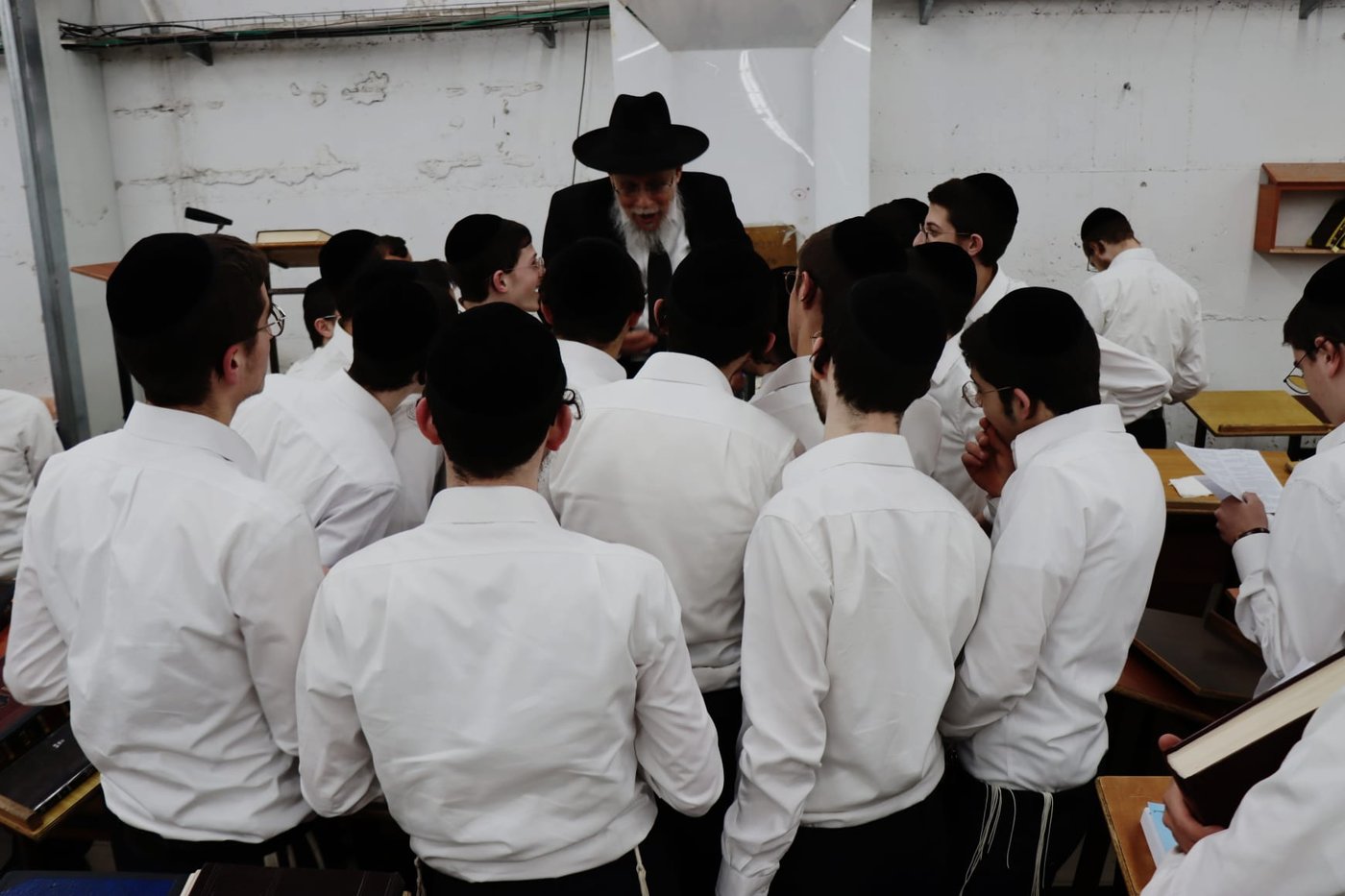 הגאון רבי דוד לוי בשיעור כללי בישיבת פוניבז'