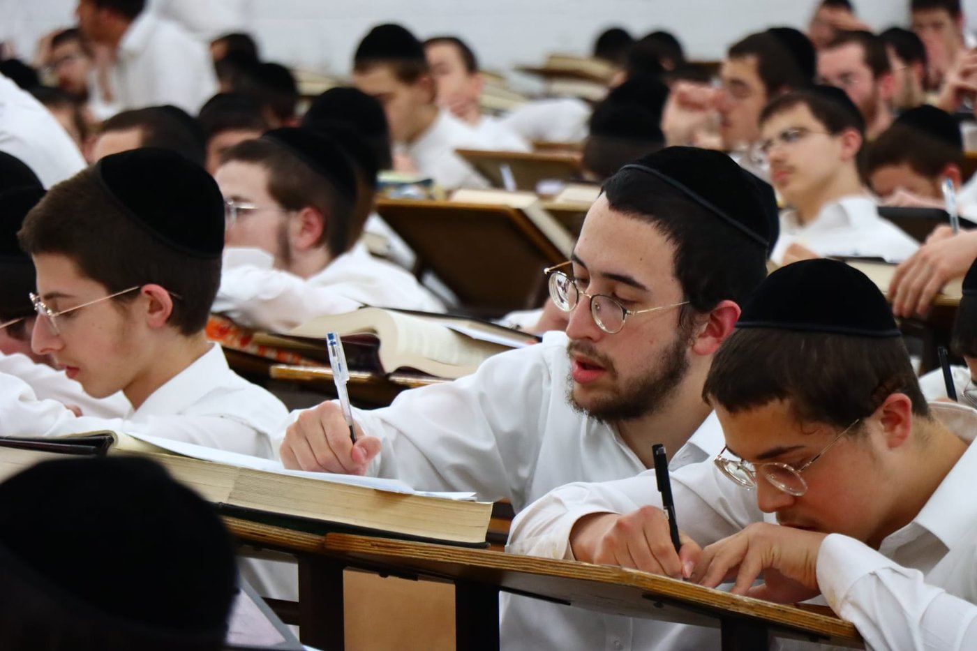 הגאון רבי דוד לוי בשיעור כללי בישיבת פוניבז'