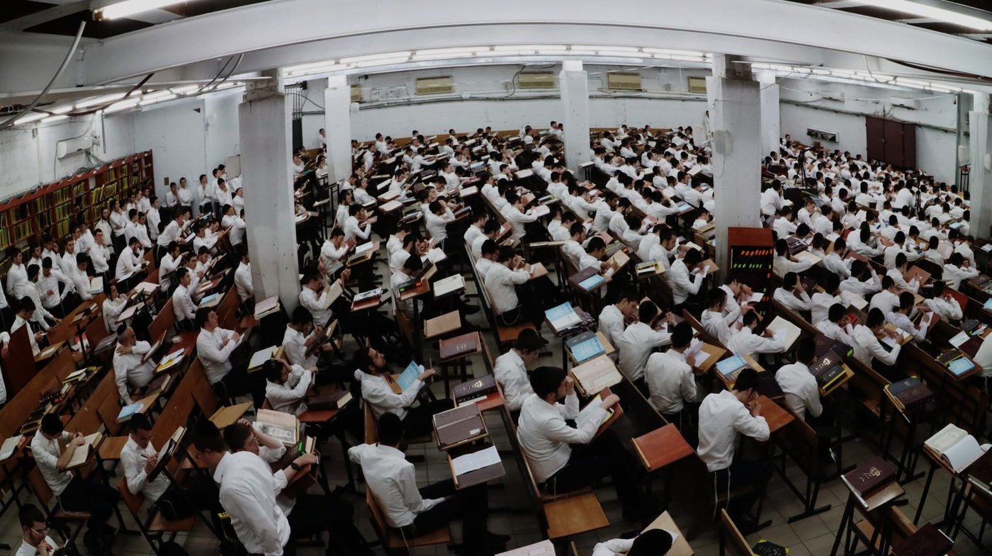 הגאון רבי דוד לוי בשיעור כללי בישיבת פוניבז'