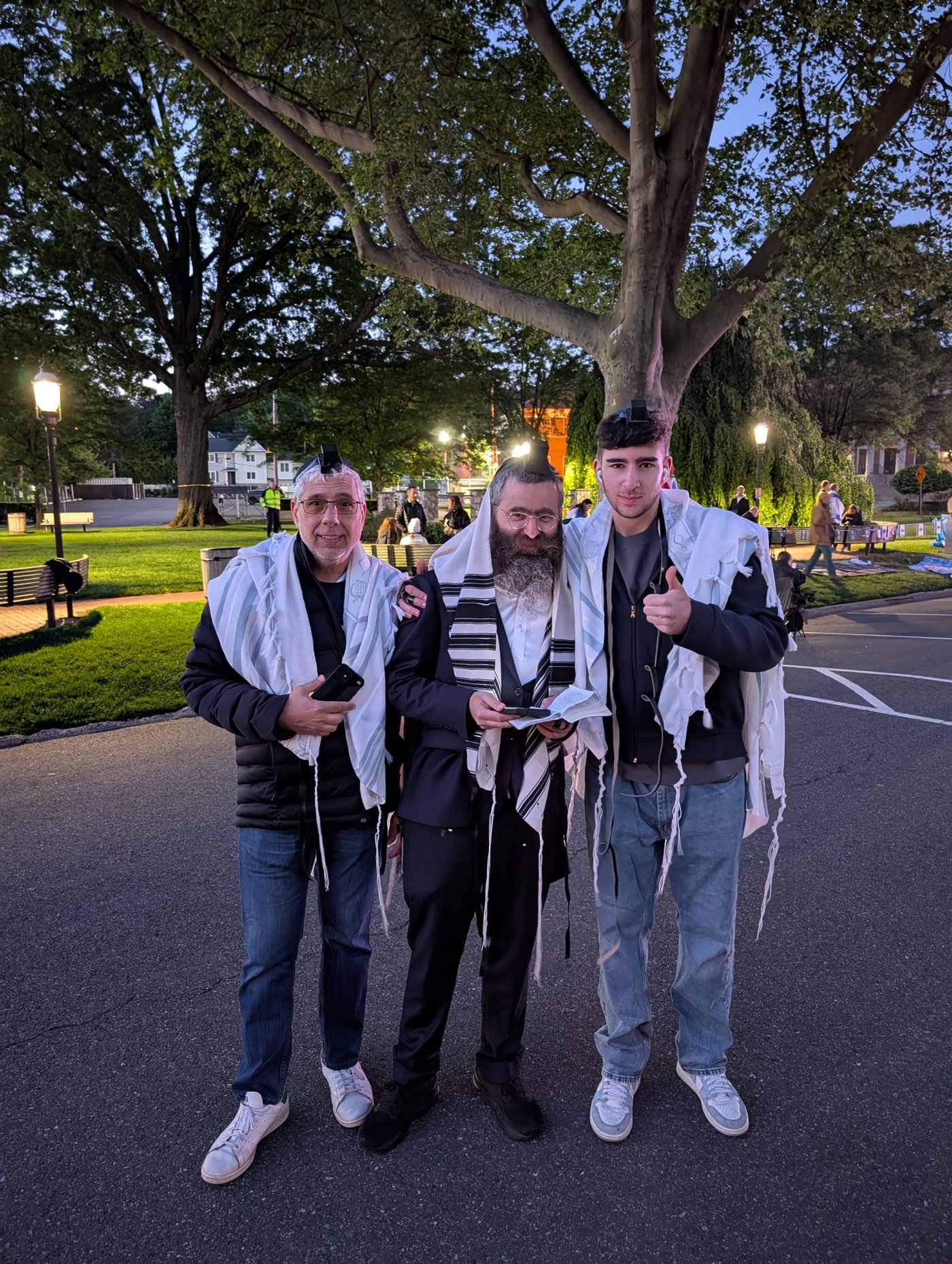 התרגשות בעיירת מגוריו של עידן אלכסנדר: זה מה שערכו שם היהודים | צפו