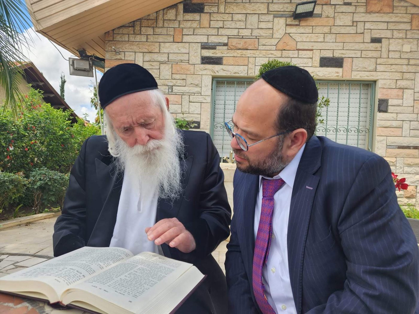 "בחביבותא" | הרב גרוסמן עם כותב השורות בלימוד חסידות