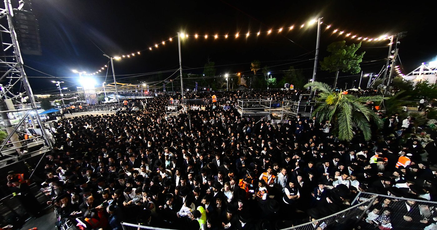 האדמו"ר מבאיאן בהדלקה ל"ג בעומר