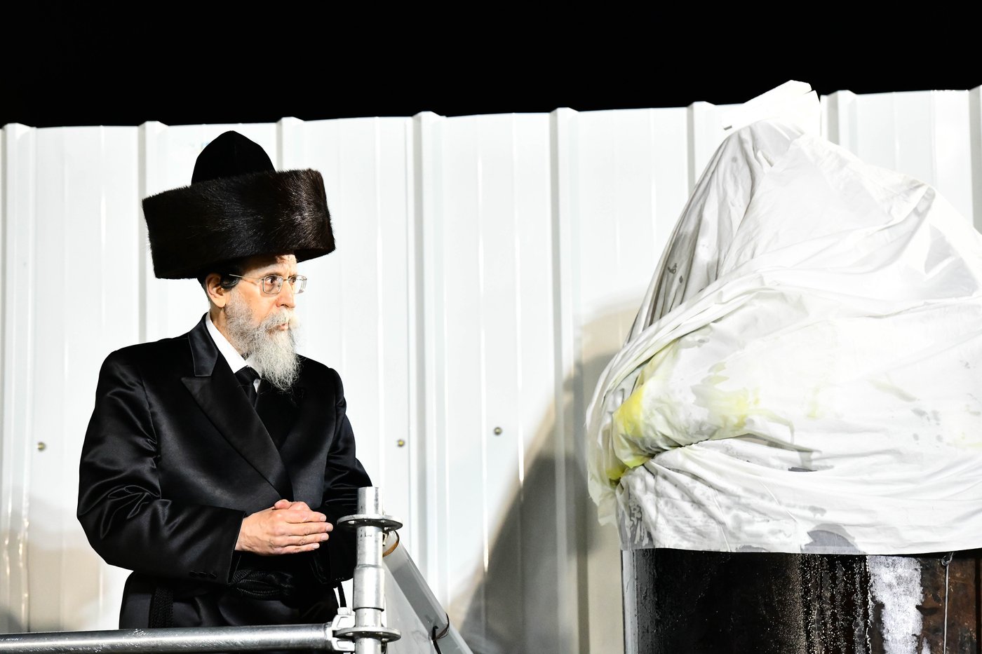 האדמו"ר מבאיאן בהדלקה ל"ג בעומר