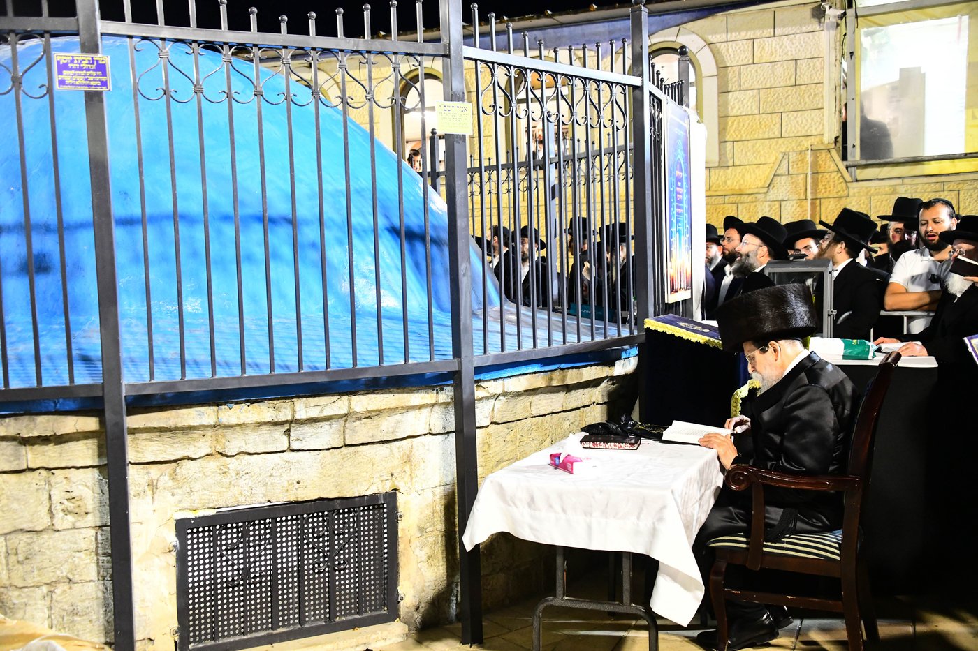 האדמו"ר מבאיאן בהדלקה ל"ג בעומר