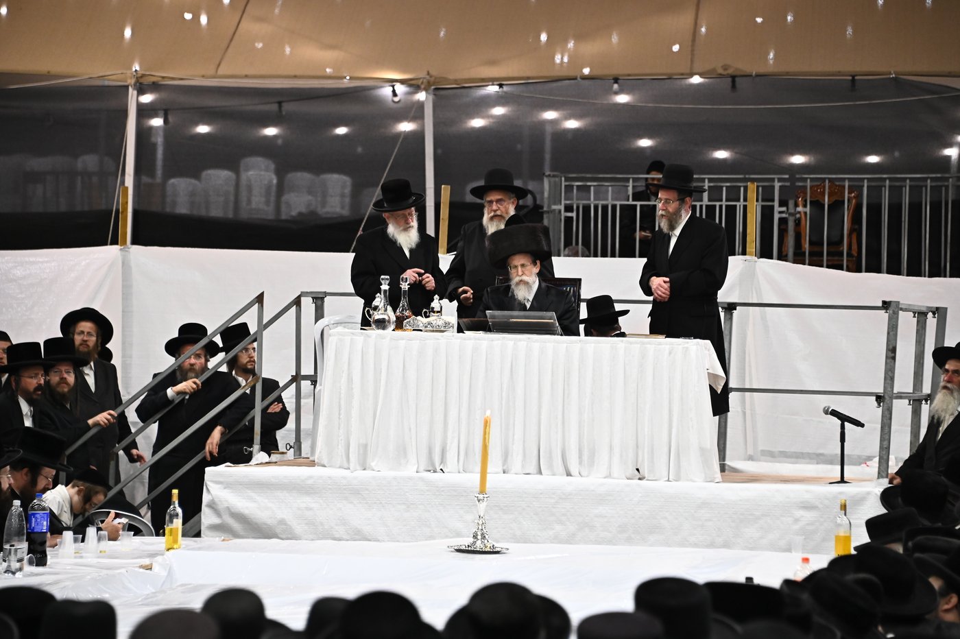 האדמו"ר מבאיאן בהדלקה ל"ג בעומר