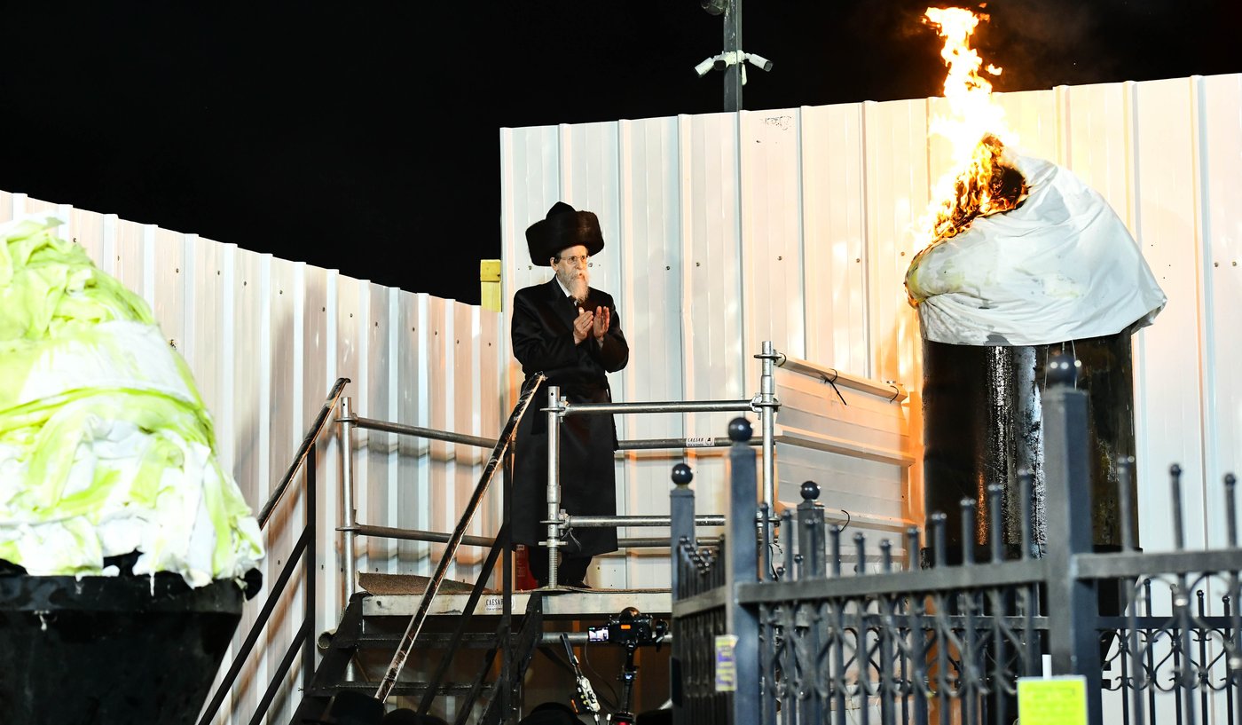 האדמו"ר מבאיאן בהדלקה ל"ג בעומר