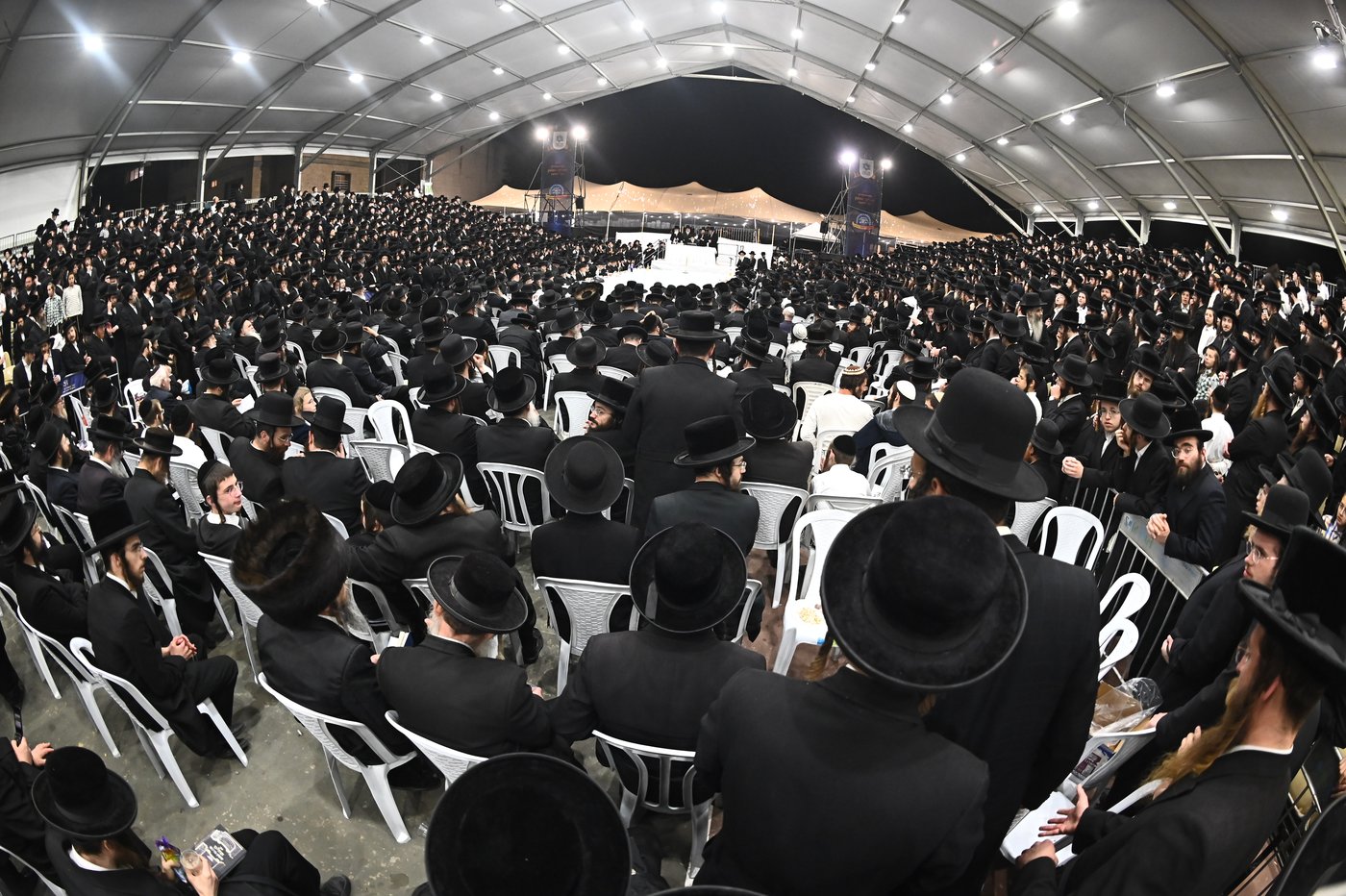 האדמו"ר מבאיאן בהדלקה ל"ג בעומר