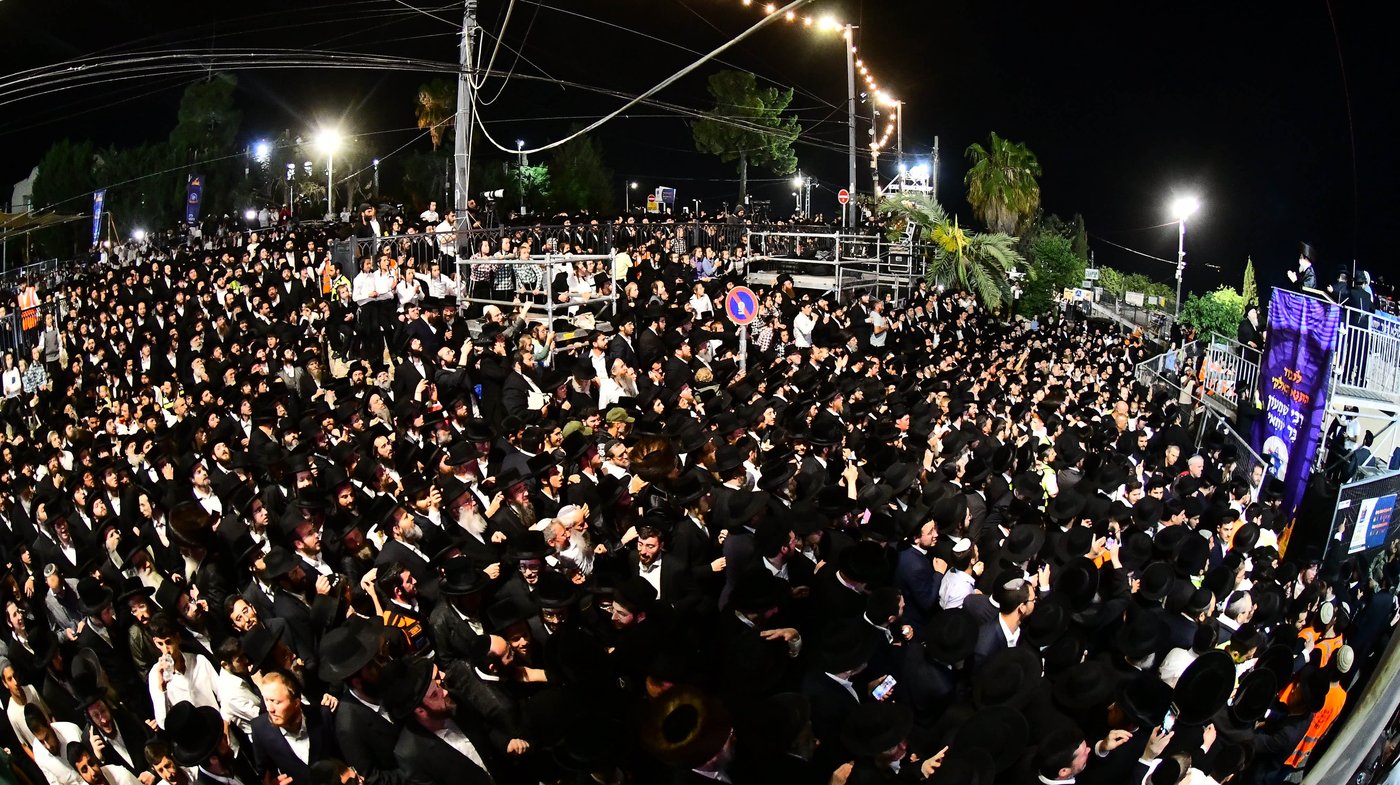 האדמו"ר מבאיאן בהדלקה ל"ג בעומר