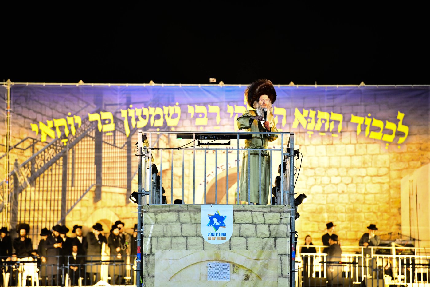 הרה"צ רבי אלימלך בידרמן בהדלקה ל"ג בעומר