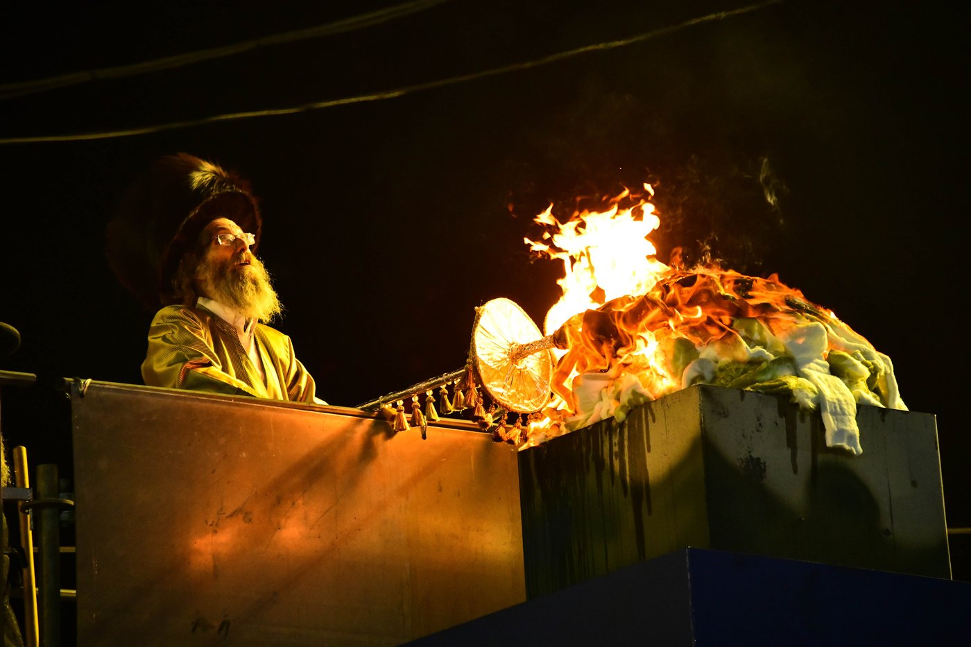 הרה"צ רבי אלימלך בידרמן בהדלקה ל"ג בעומר