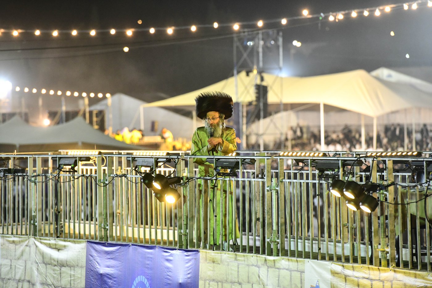 הרה"צ רבי אלימלך בידרמן בהדלקה ל"ג בעומר